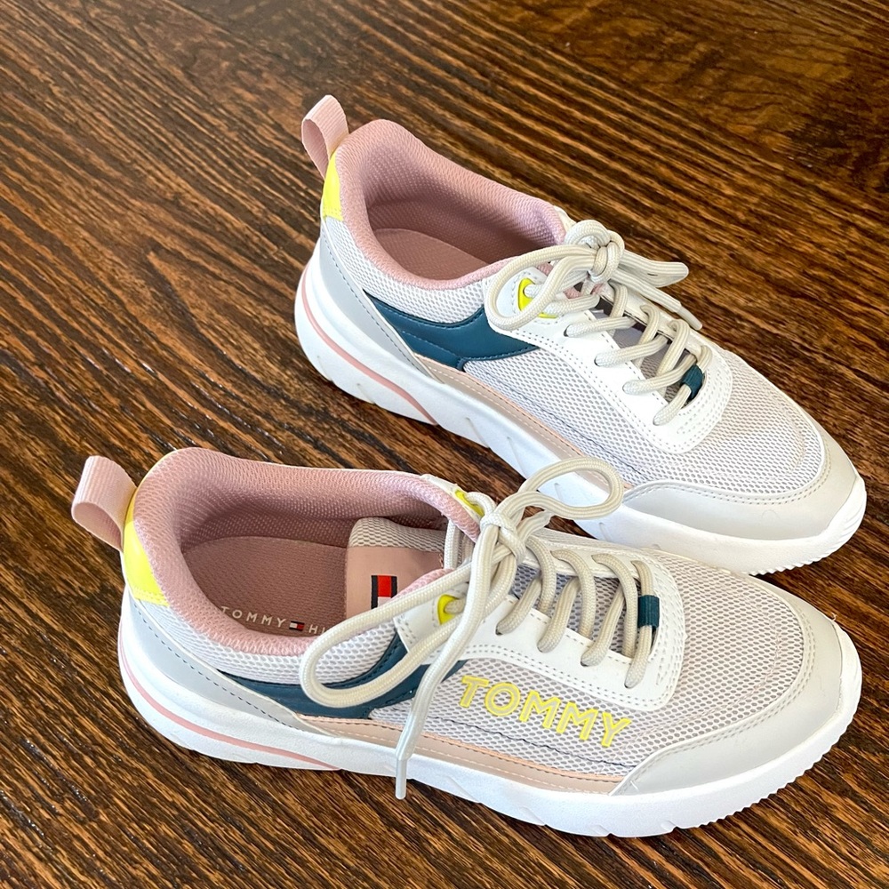 BRAND NEW TOMMY HILFIGER SHOES! *never worn*
